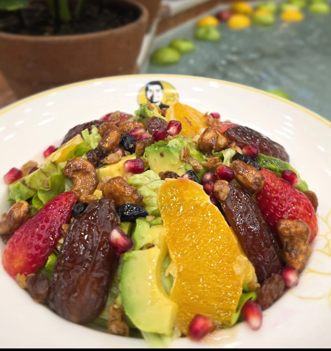 سلطة تمر وافوكادو